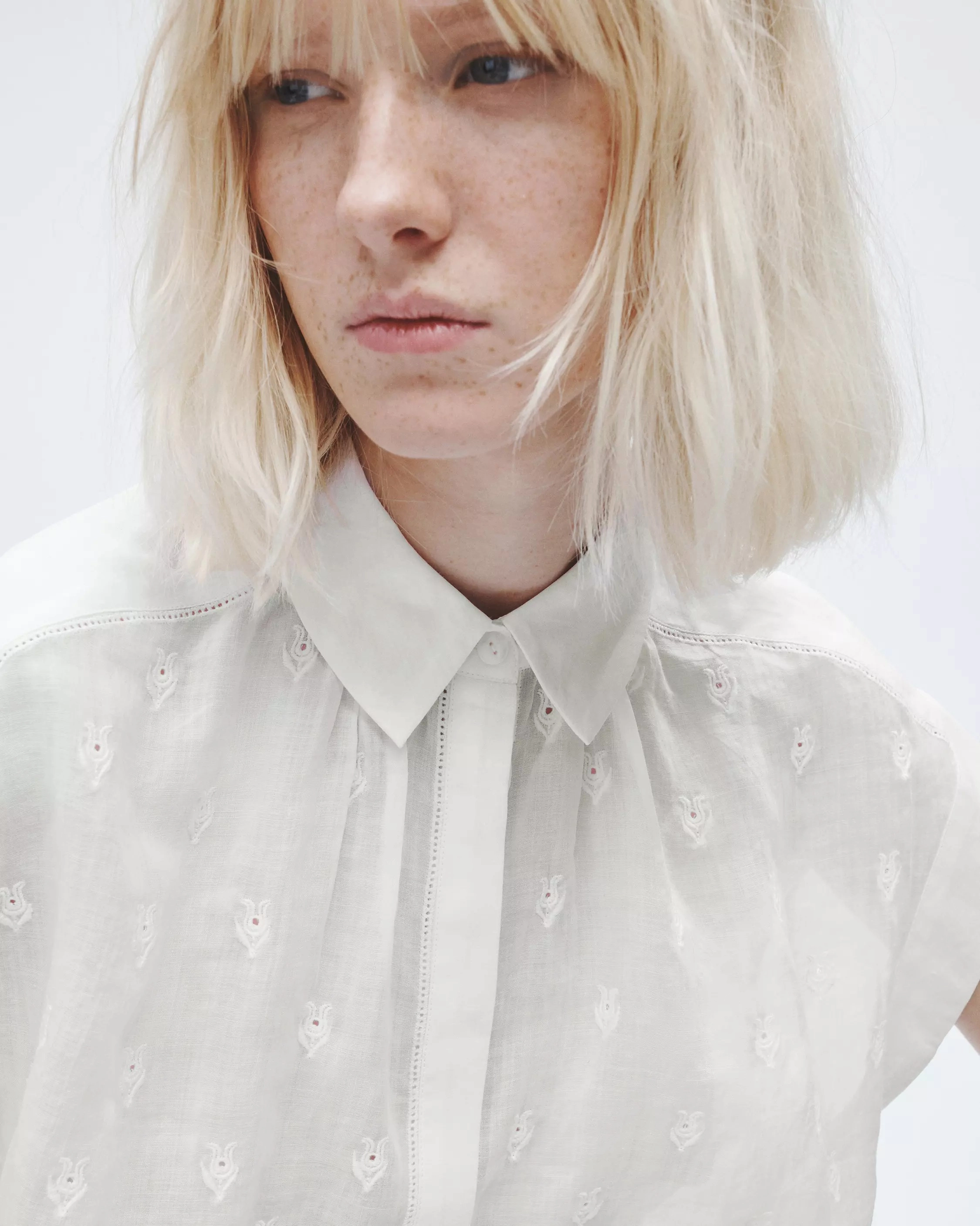 FlexibleCuff Robin Embroidered Top