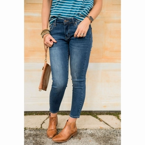 Weekend Style Outdoor Adventure Betsey's Frayed Bottom Denim Jeggings