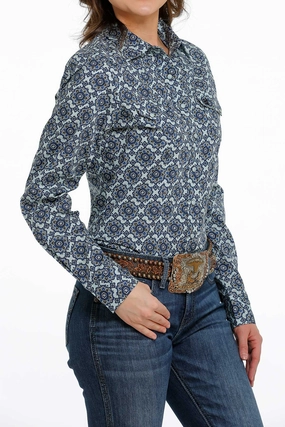 Cinch Women??s Light Blue Geo Print Snap Shirt ButterSoftTexture BrushedInnerSurface