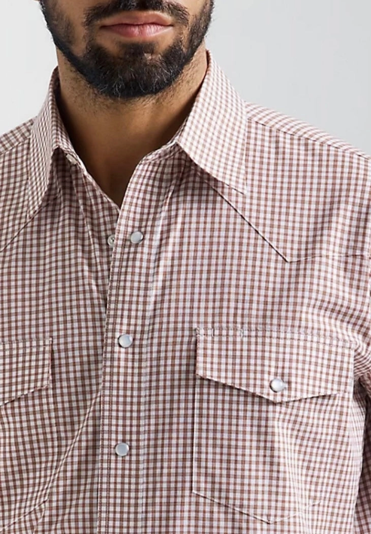 Wrangler Men's Brown Plaid Shirt Subtle pattern