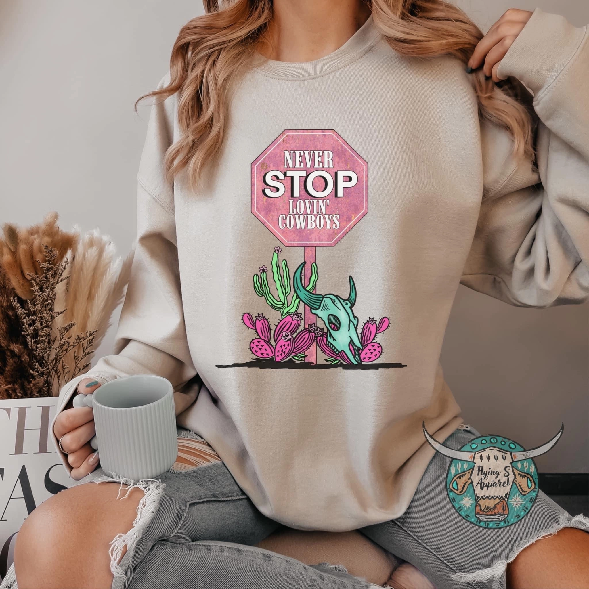 Roomy Design Collectible Never Stop Lovin?? Cowboys Crewneck
