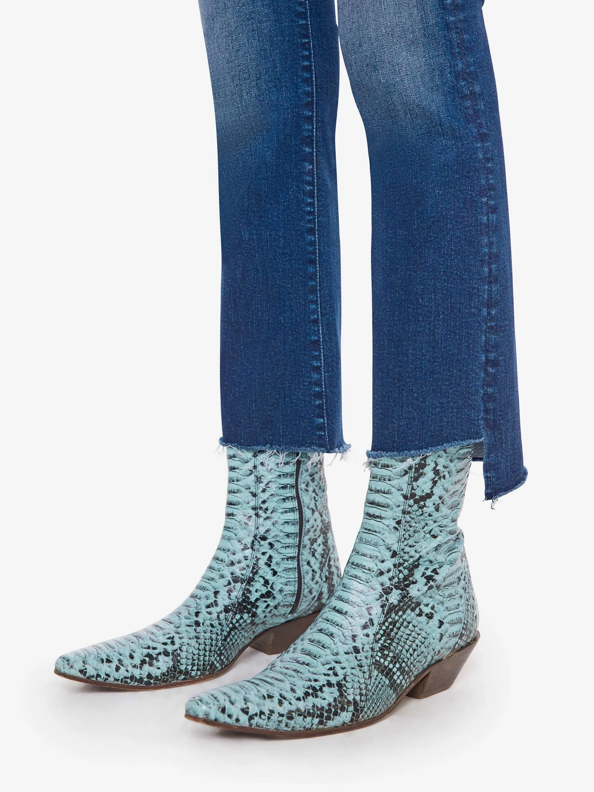 The Insider Crop Step Fray Street Style