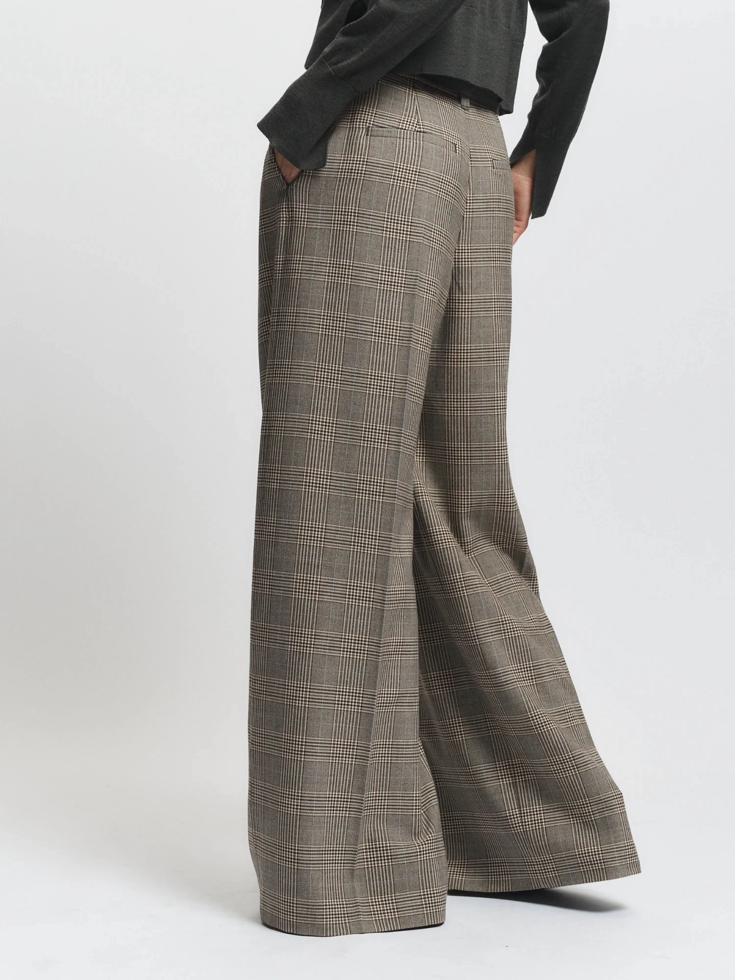 Sweat Resistant ExpandableSidePanels Everett Mid-waisted Trouser