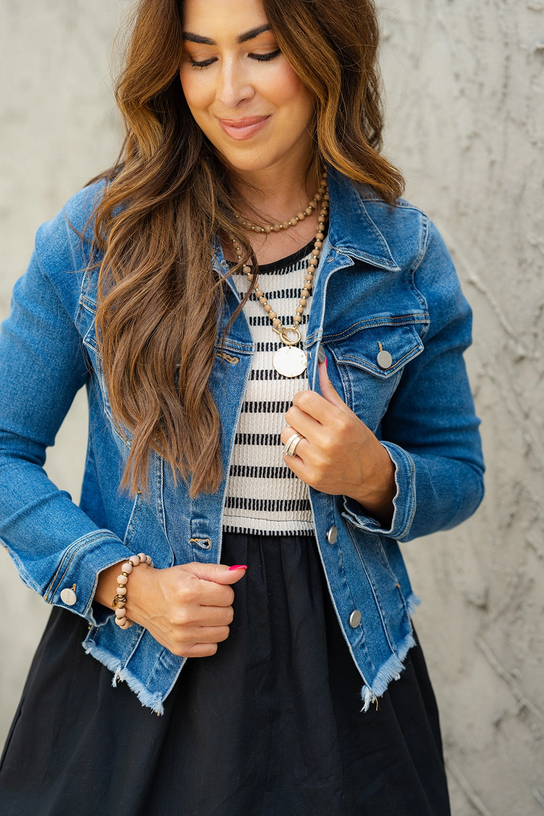 Minimal Detail Frayed Hem Distressed Denim Jacket