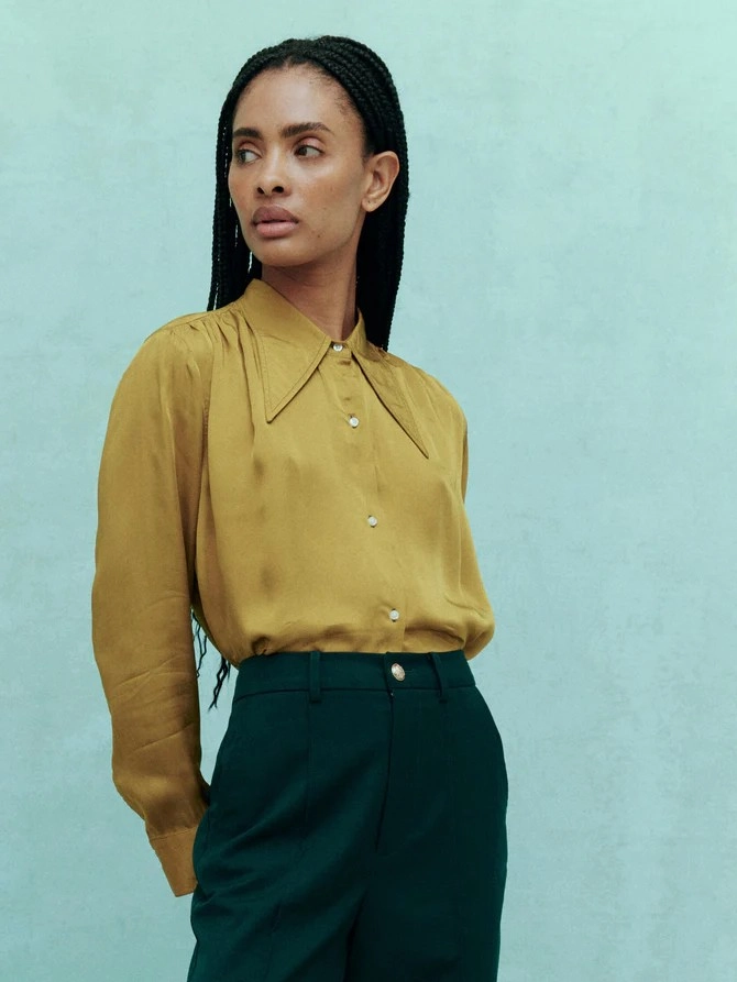 The Theater Top Stretchable Neckline TemperatureRegulatingLining