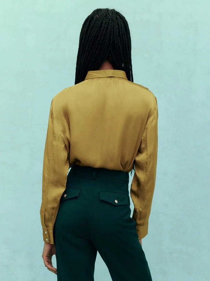 The Theater Top Quick Access Pockets