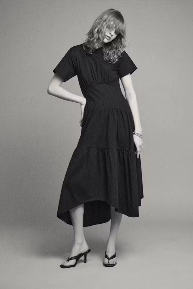 Minimalist feel Gathered Seam Dress