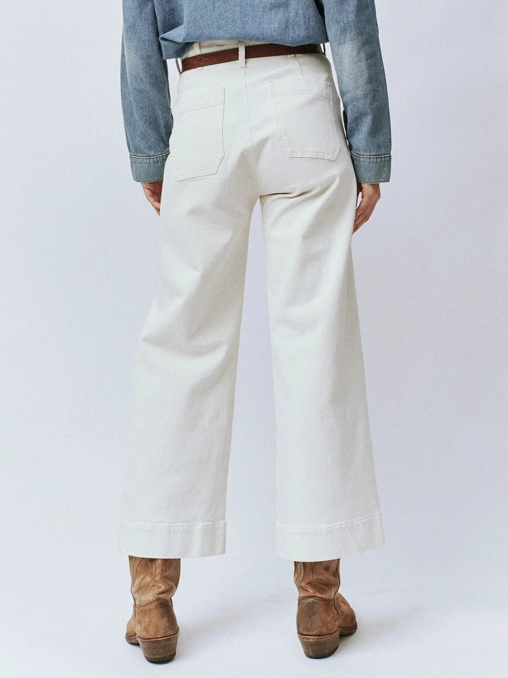 The Seafair Jean Smooth zipper closure