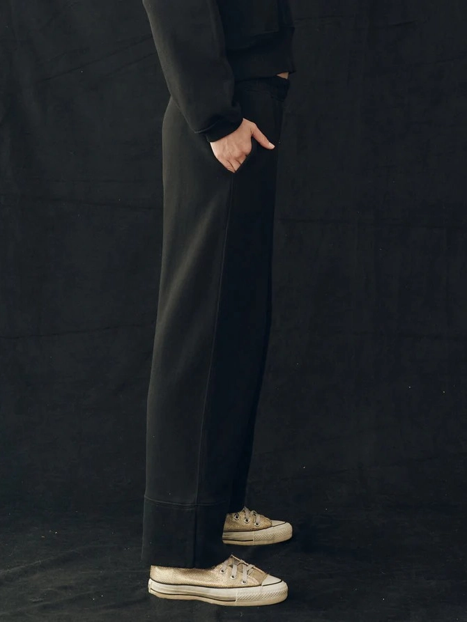 The Win Sweatpant Flexible Knees