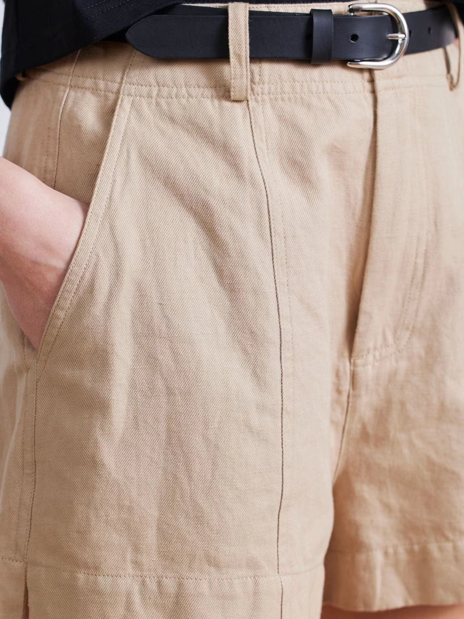 ruffle trim Sleek Detail Veras Shorts